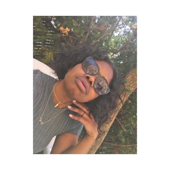 Meet your Posher, Nia - Picture 7 of 7